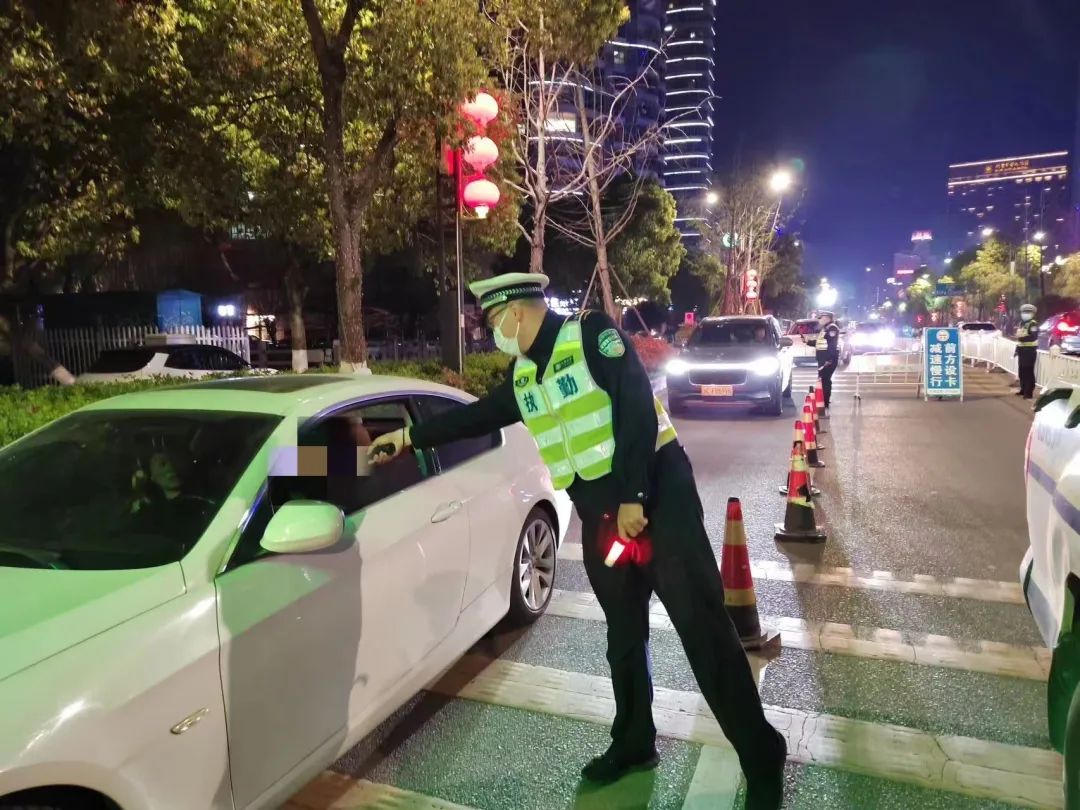 屡教不改！男子多次以身试法酒驾被拘留18日罚款3000元..